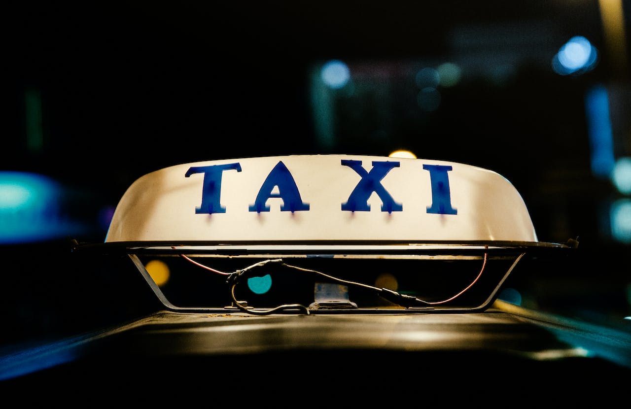 From Surat to Hawa Mahal: Taxi Booking with Saiyug Travels